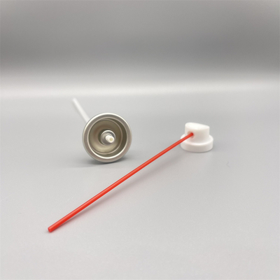 Zawór smarowy WD-40 o niskim natężeniu napędu do użytku w warunkach zewnętrznych i wietrznych z skoncentrowanym strumieniem rozpylania.