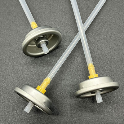 Zawór do suchego szamponu w sprayu z płynnym działaniem dla precyzyjnego rozprowadzania drobnego proszku