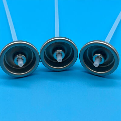 Zawór suchego szamponu w aerozolu z zaworem zapobiegającym zatykaniu i wyciekom