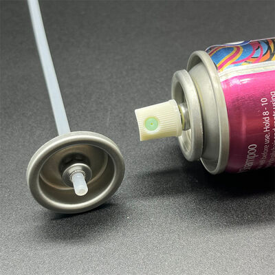 Zawór natryskowy suchego szamponu zapewniający stałą kontrolę przepływu i równomierną dyspersję